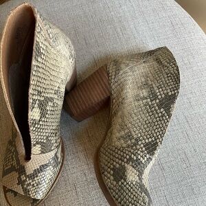 Lucky Brand Gray Ankle Booties with Snakeskin Texture